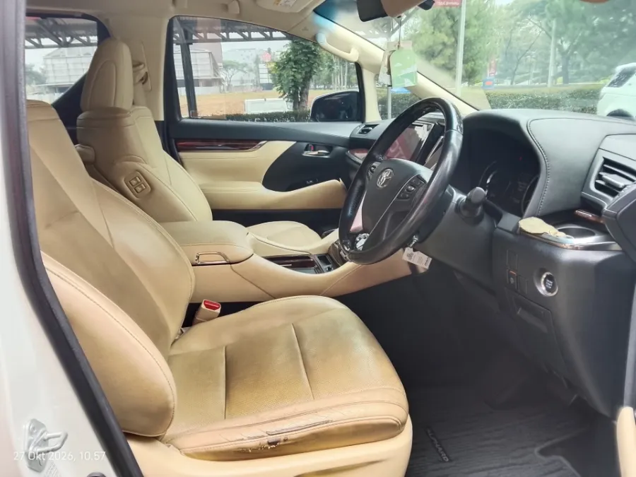 Foto Mobil Bekas Kabin Depan Toyota Alphard 2.5 G tahun 2018