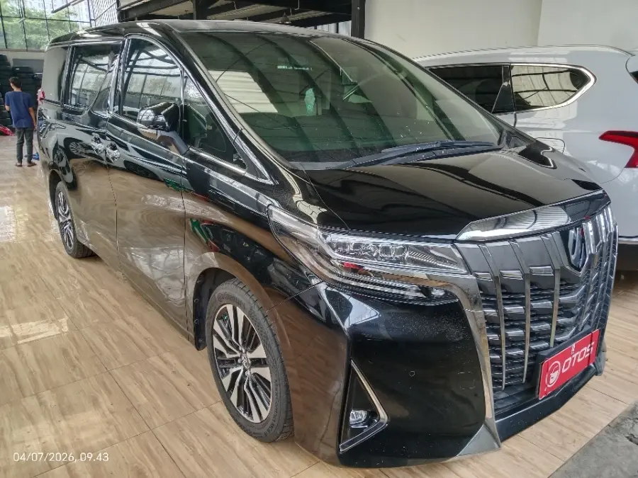 Foto Mobil Bekas Kanan Depan Toyota Alphard 2.5 G tahun 2018