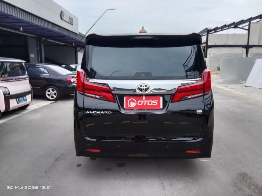 Foto Mobil Bekas Tampak Belakang Toyota Alphard 2.5 G tahun 2018