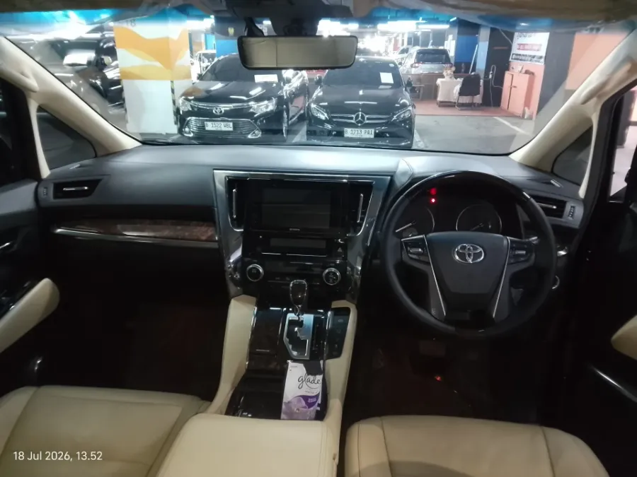 Foto Mobil Bekas Dashboard Toyota Alphard 2.5 G tahun 2019