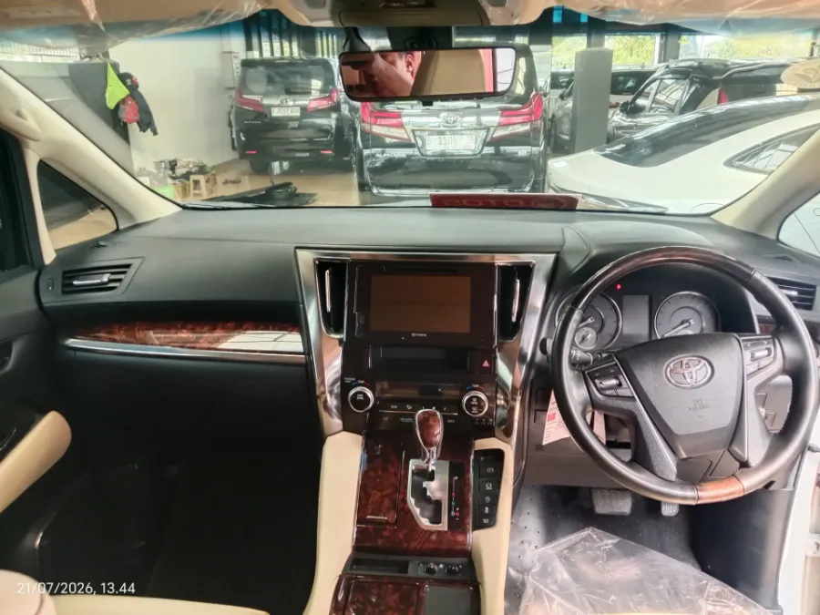 Foto Mobil Bekas Dashboard Toyota Alphard 2.5 G tahun 2019