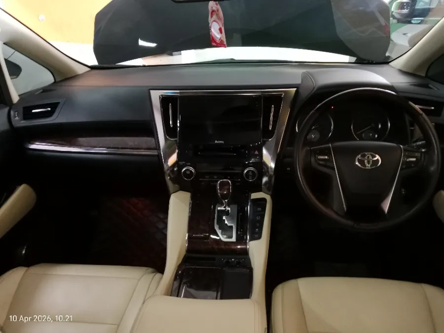 Foto Mobil Bekas Dashboard Toyota Alphard 2.5 G tahun 2019