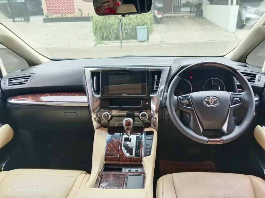 Foto Mobil Bekas Dashboard Toyota Alphard 2.5 G tahun 2019