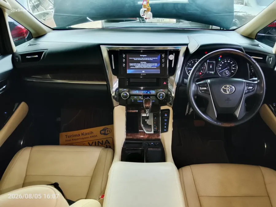 Foto Mobil Bekas Dashboard Toyota Alphard 2.5 G tahun 2019