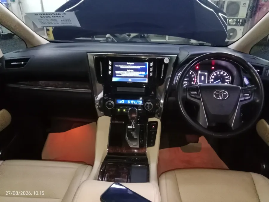 Foto Mobil Bekas Dashboard Toyota Alphard 2.5 G tahun 2019