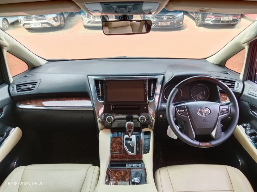 Foto Mobil Bekas Dashboard Toyota Alphard 2.5 G tahun 2019