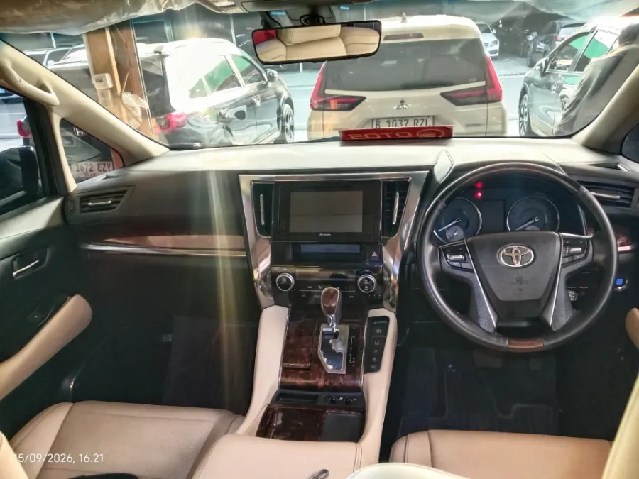 Foto Mobil Bekas Dashboard Toyota Alphard 2.5 G tahun 2019