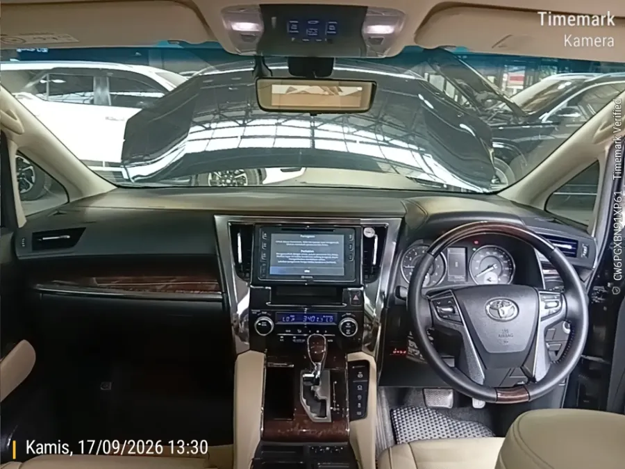 Foto Mobil Bekas Dashboard Toyota Alphard 2.5 G tahun 2019