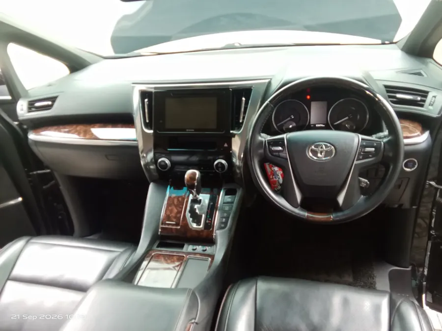 Foto Mobil Bekas Dashboard Toyota Alphard 2.5 G tahun 2019