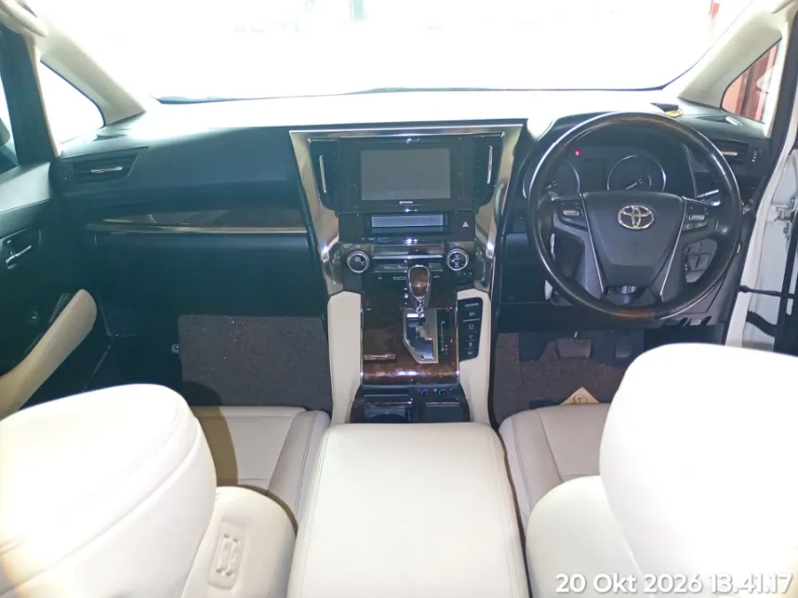 Foto Mobil Bekas Dashboard Toyota Alphard 2.5 G tahun 2019