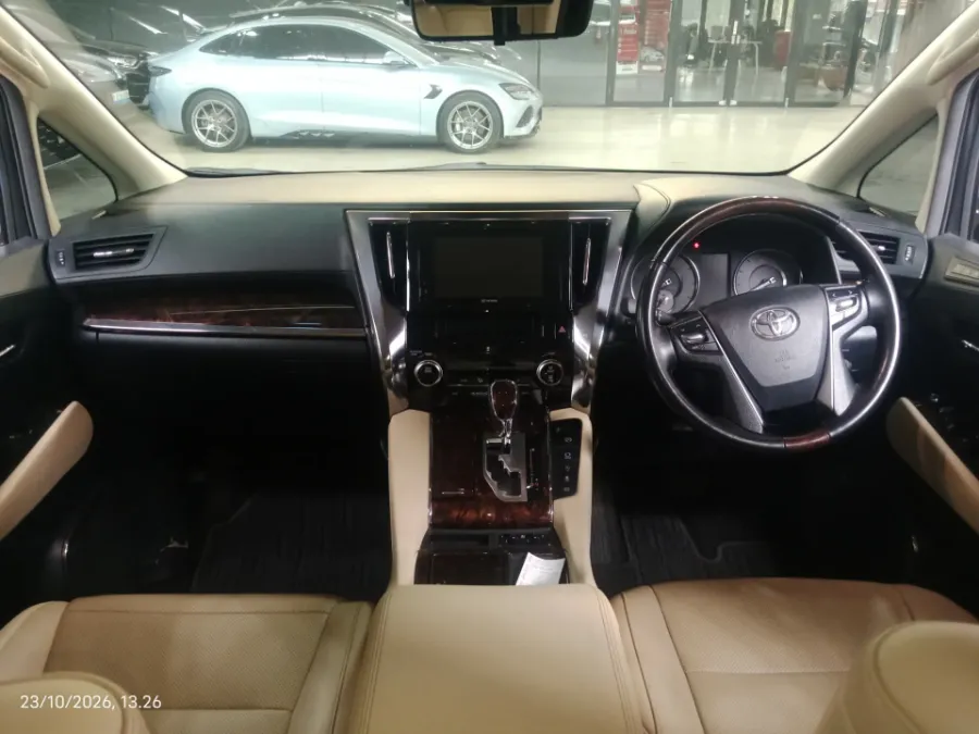 Foto Mobil Bekas Dashboard Toyota Alphard 2.5 G tahun 2019