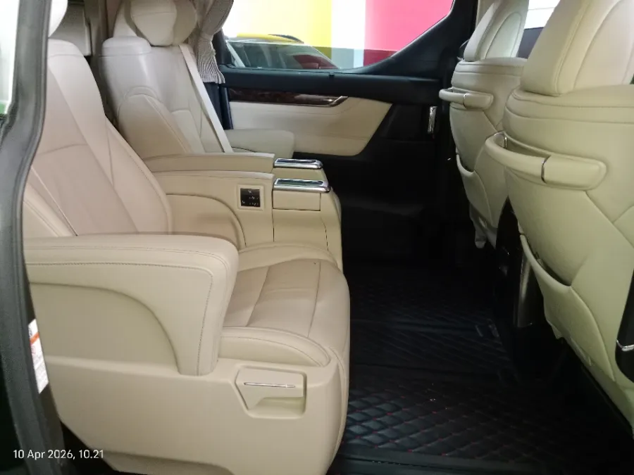 Foto Mobil Bekas Kabin Belakang Toyota Alphard 2.5 G tahun 2019