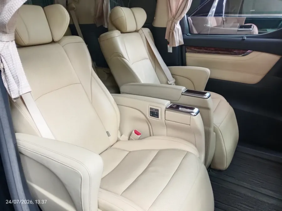 Foto Mobil Bekas Kabin Belakang Toyota Alphard 2.5 G tahun 2019