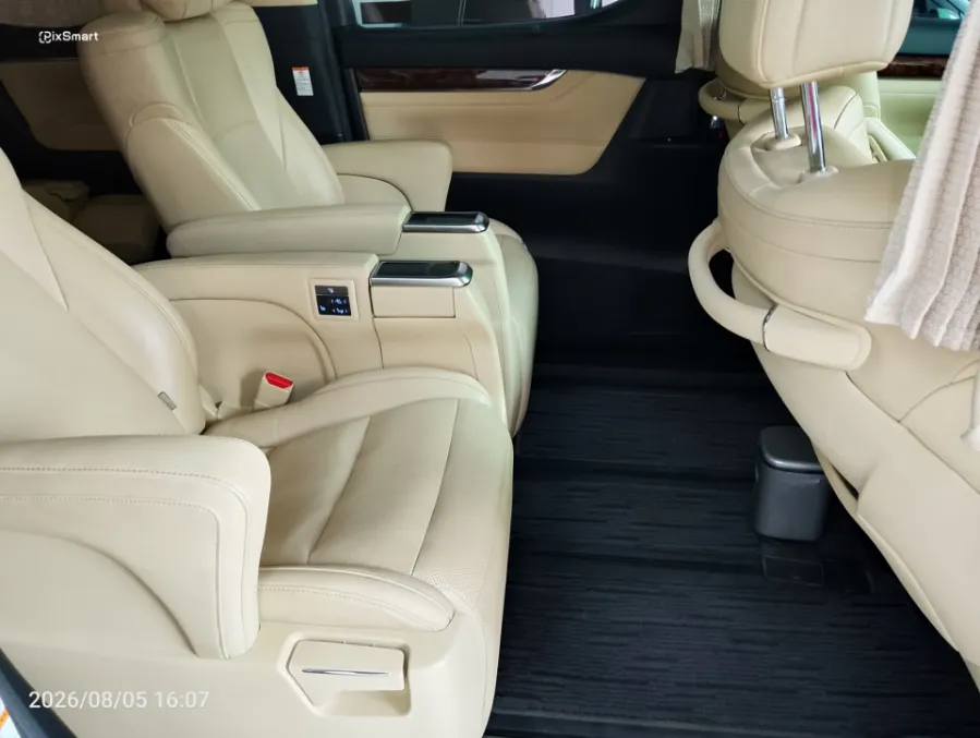 Foto Mobil Bekas Kabin Belakang Toyota Alphard 2.5 G tahun 2019
