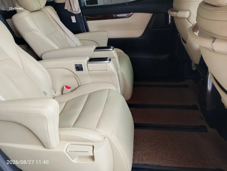 Foto Mobil Bekas Kabin Belakang Toyota Alphard 2.5 G tahun 2019