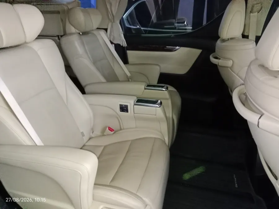 Foto Mobil Bekas Kabin Belakang Toyota Alphard 2.5 G tahun 2019
