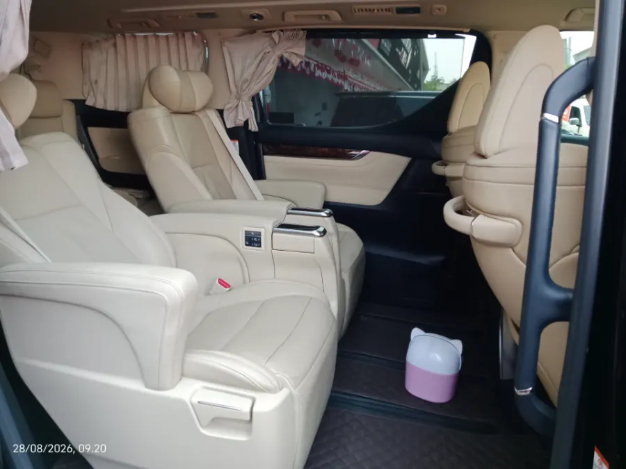 Foto Mobil Bekas Kabin Belakang Toyota Alphard 2.5 G tahun 2019