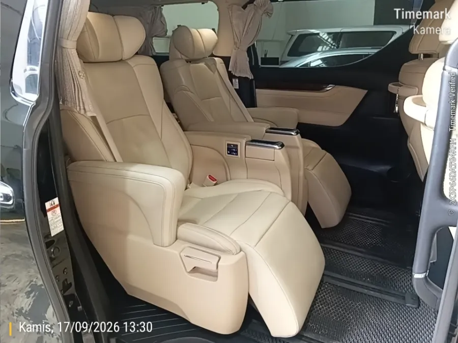Foto Mobil Bekas Kabin Belakang Toyota Alphard 2.5 G tahun 2019