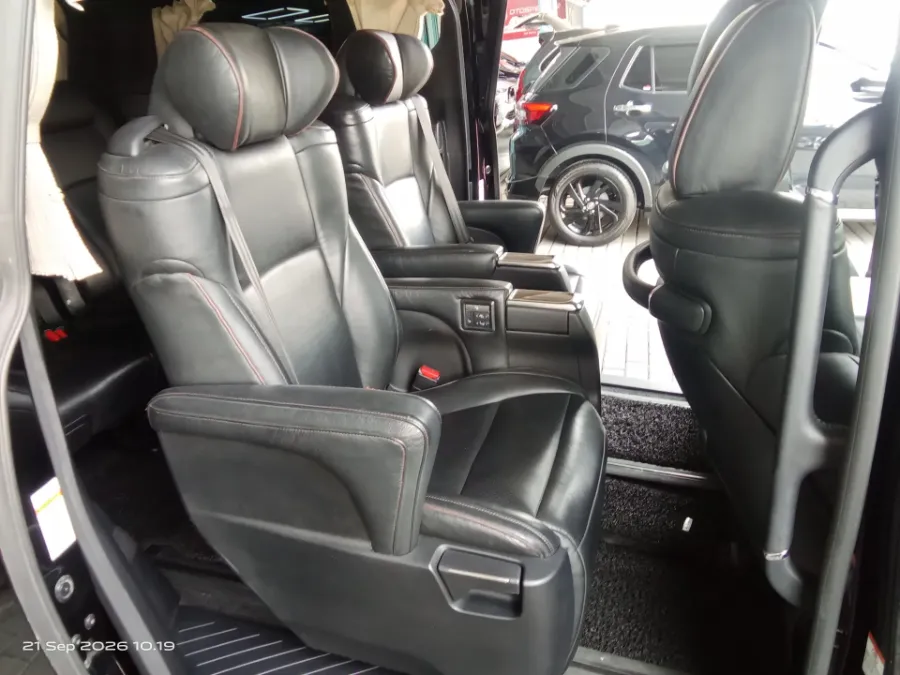 Foto Mobil Bekas Kabin Belakang Toyota Alphard 2.5 G tahun 2019