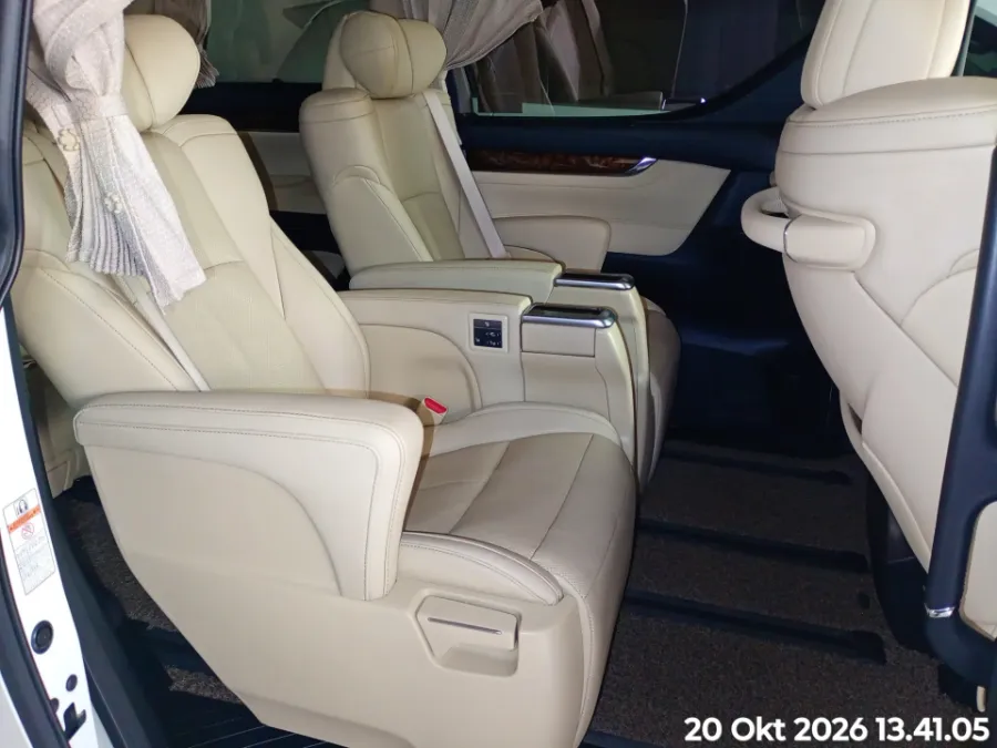 Foto Mobil Bekas Kabin Belakang Toyota Alphard 2.5 G tahun 2019
