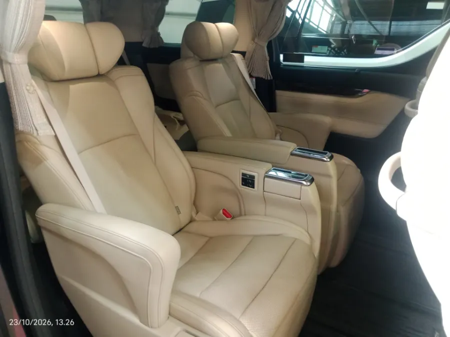Foto Mobil Bekas Kabin Belakang Toyota Alphard 2.5 G tahun 2019