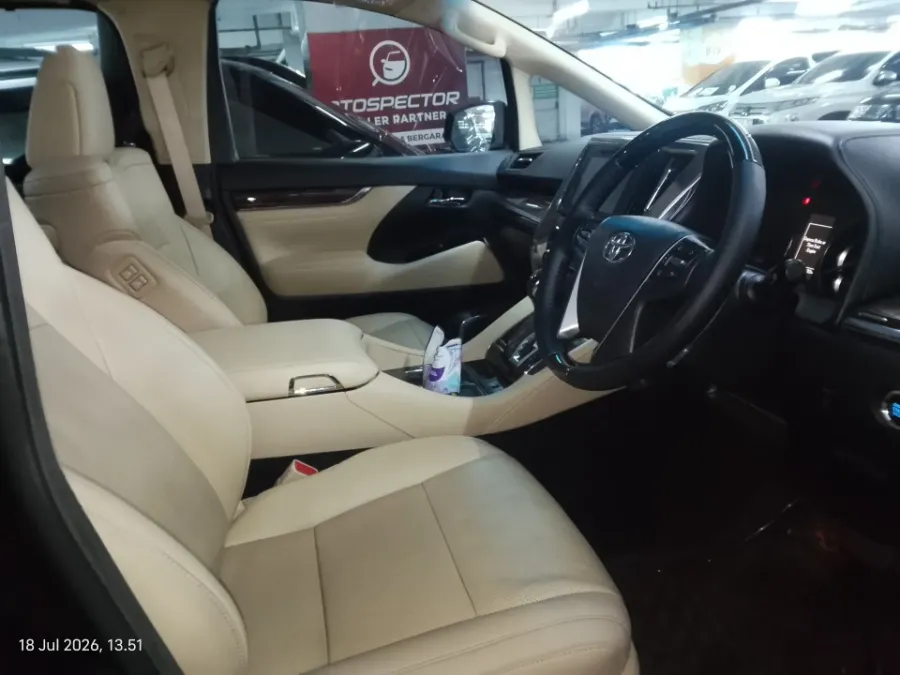 Foto Mobil Bekas Kabin Depan Toyota Alphard 2.5 G tahun 2019