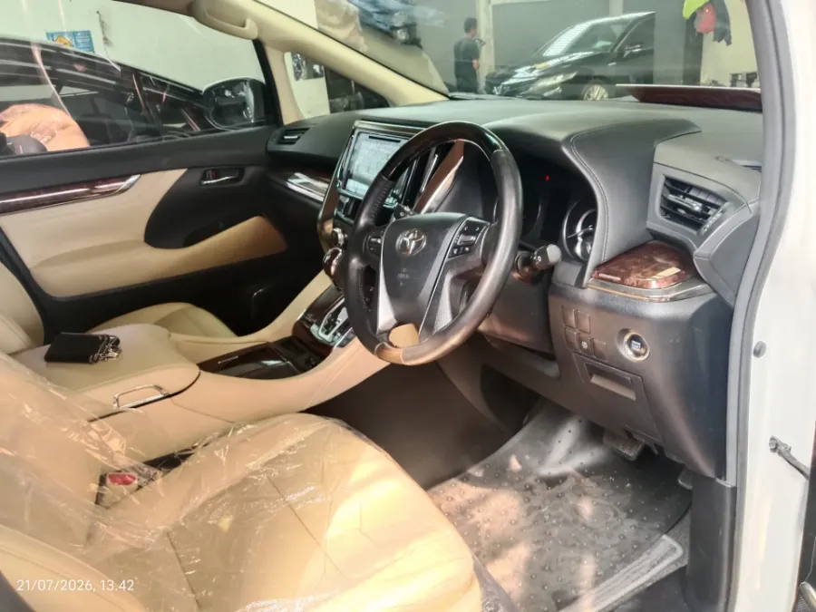 Foto Mobil Bekas Kabin Depan Toyota Alphard 2.5 G tahun 2019
