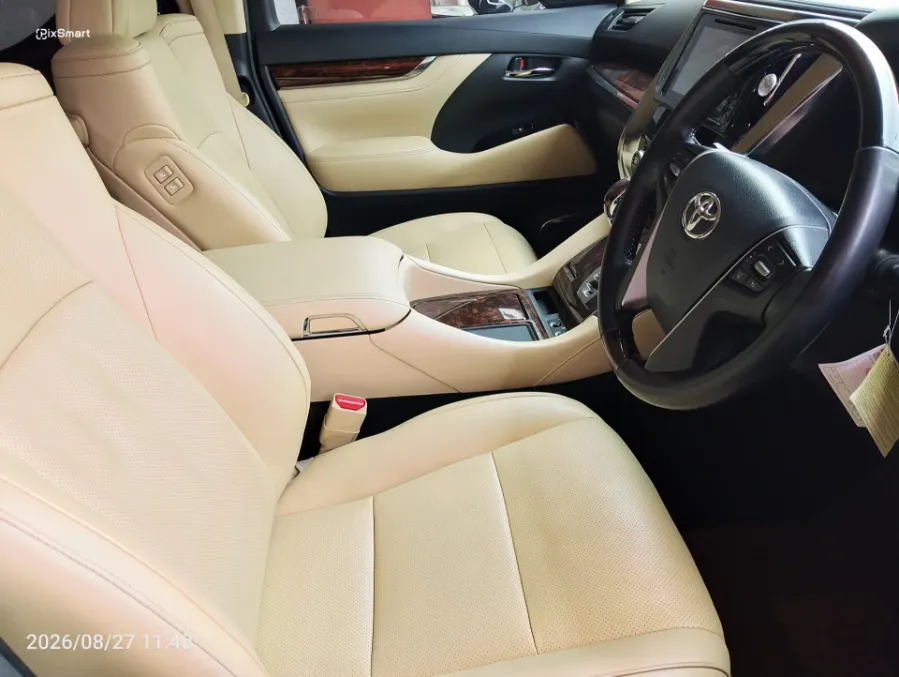 Foto Mobil Bekas Kabin Depan Toyota Alphard 2.5 G tahun 2019