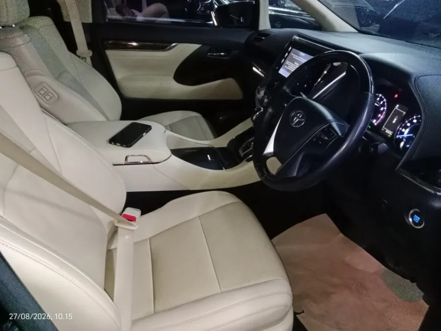 Foto Mobil Bekas Kabin Depan Toyota Alphard 2.5 G tahun 2019