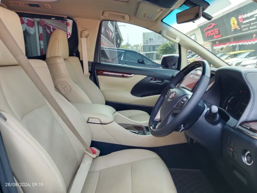 Foto Mobil Bekas Kabin Depan Toyota Alphard 2.5 G tahun 2019