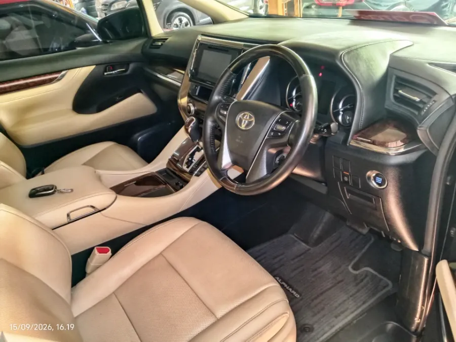 Foto Mobil Bekas Kabin Depan Toyota Alphard 2.5 G tahun 2019