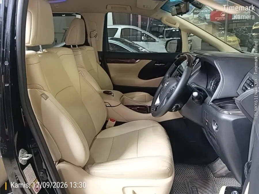 Foto Mobil Bekas Kabin Depan Toyota Alphard 2.5 G tahun 2019