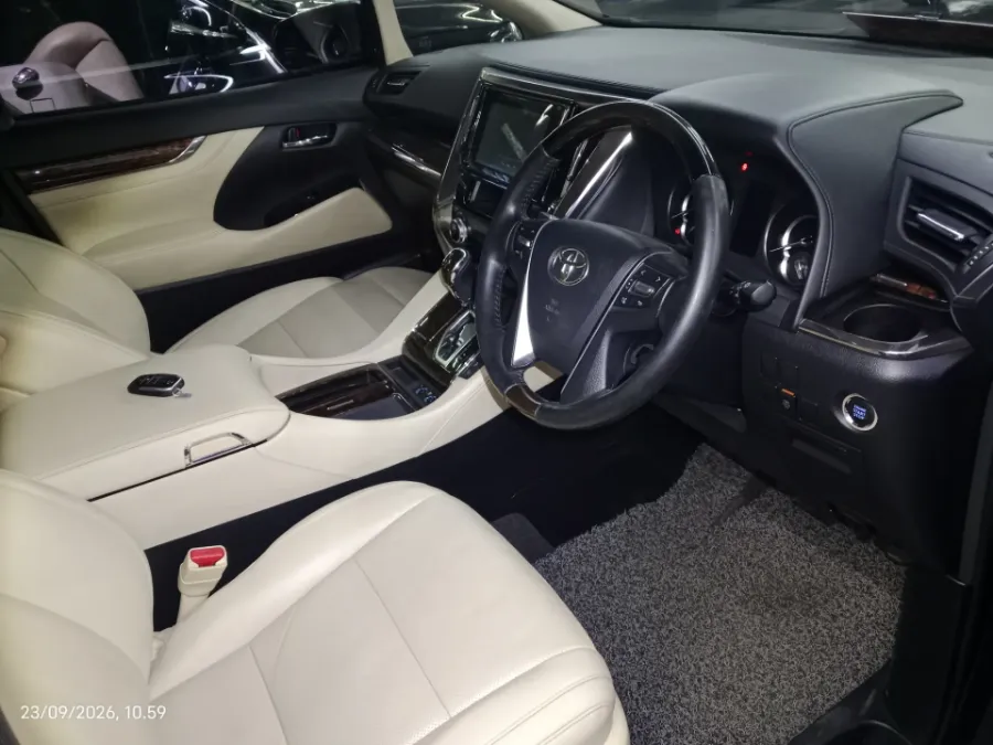 Foto Mobil Bekas Kabin Depan Toyota Alphard 2.5 G tahun 2019