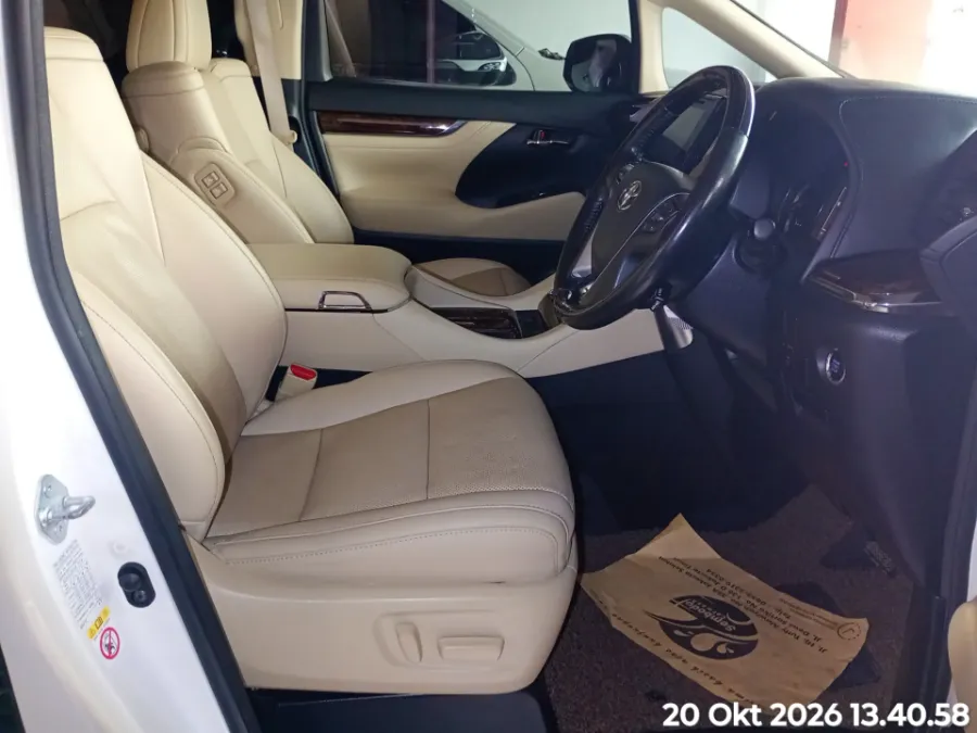 Foto Mobil Bekas Kabin Depan Toyota Alphard 2.5 G tahun 2019