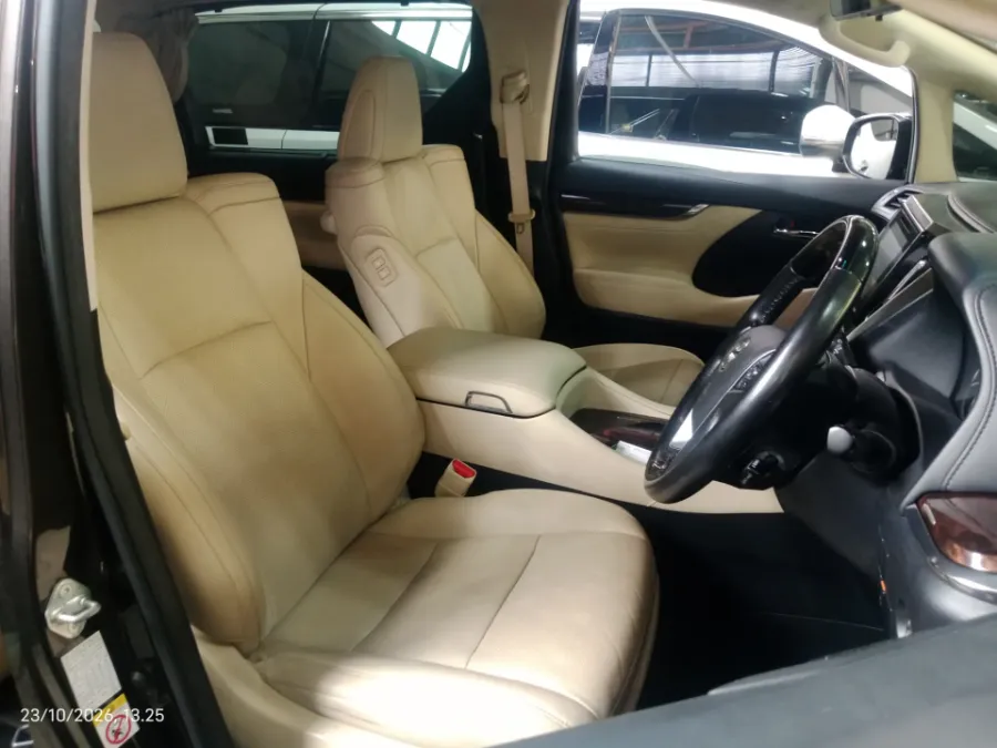 Foto Mobil Bekas Kabin Depan Toyota Alphard 2.5 G tahun 2019