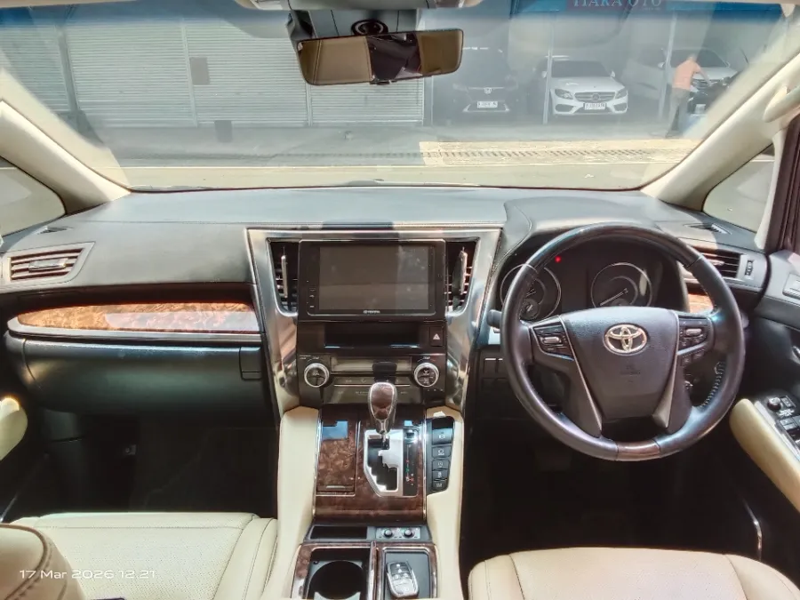 Foto Mobil Bekas Dashboard Toyota Alphard 2.5 G tahun 2020