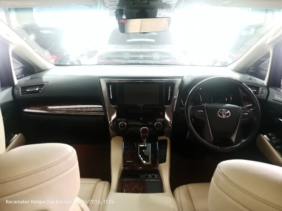 Foto Mobil Bekas Dashboard Toyota Alphard 2.5 G tahun 2020