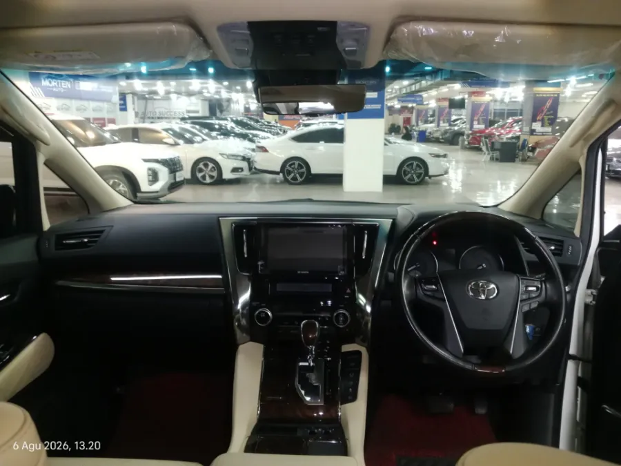 Foto Mobil Bekas Dashboard Toyota Alphard 2.5 G tahun 2020