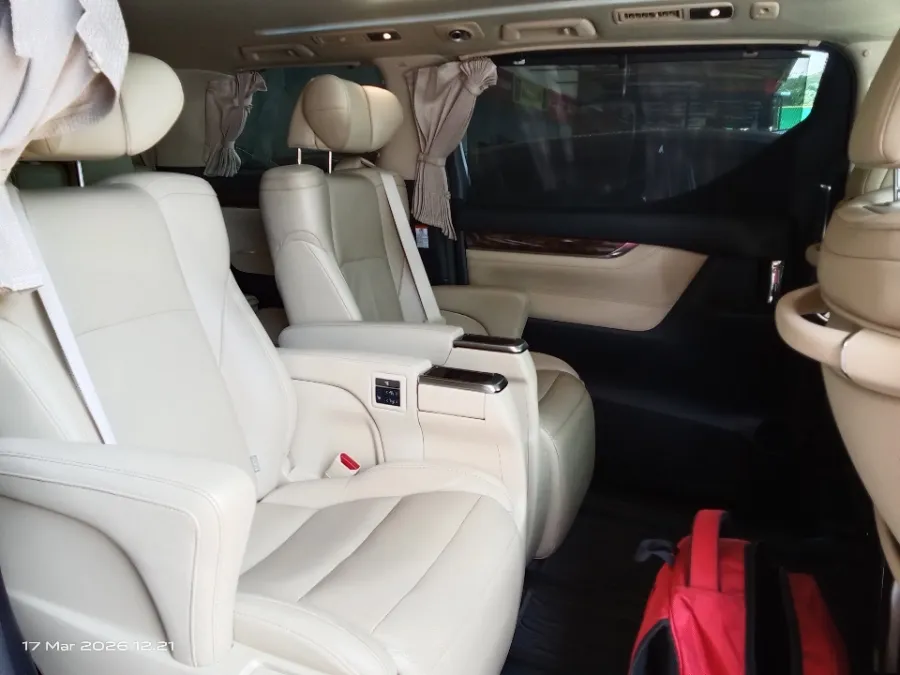 Foto Mobil Bekas Kabin Belakang Toyota Alphard 2.5 G tahun 2020