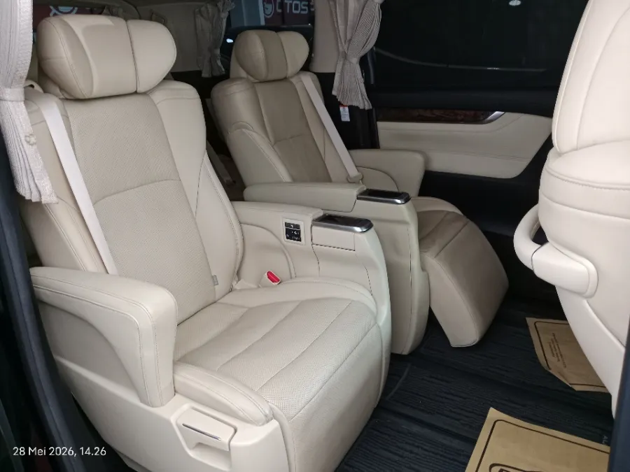 Foto Mobil Bekas Kabin Belakang Toyota Alphard 2.5 G tahun 2020