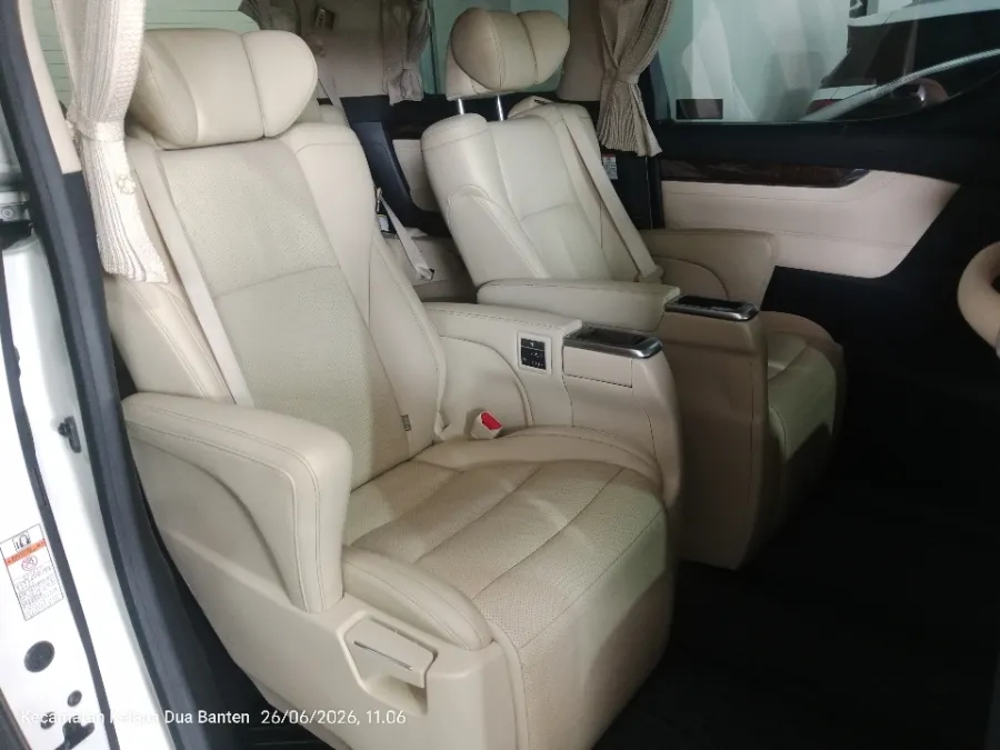 Foto Mobil Bekas Kabin Belakang Toyota Alphard 2.5 G tahun 2020