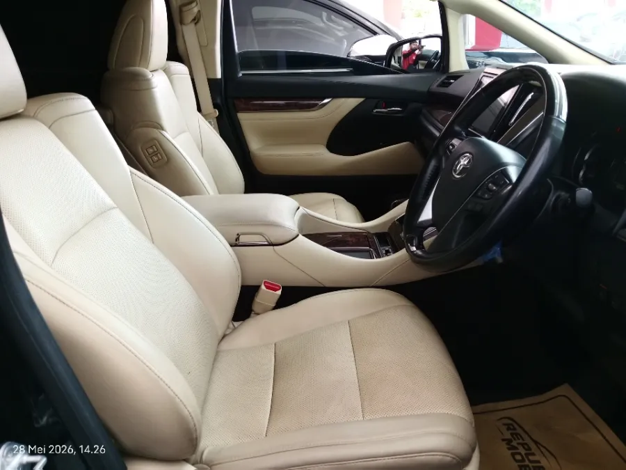 Foto Mobil Bekas Kabin Depan Toyota Alphard 2.5 G tahun 2020