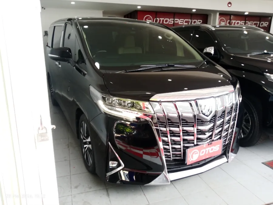 Foto Mobil Bekas Kanan Depan Toyota Alphard 2.5 G tahun 2020