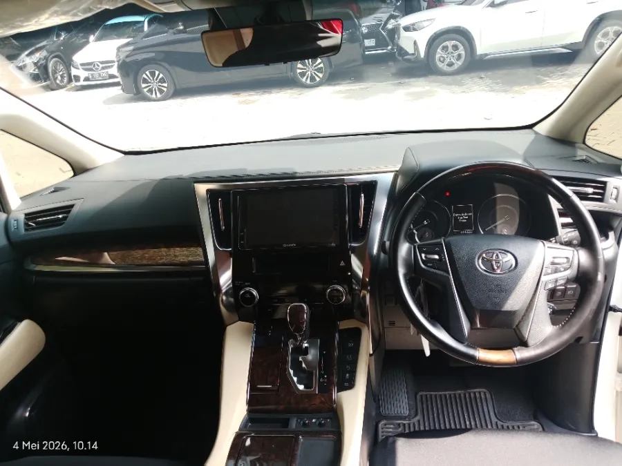 Foto Mobil Bekas Dashboard Toyota Alphard 2.5 G tahun 2021