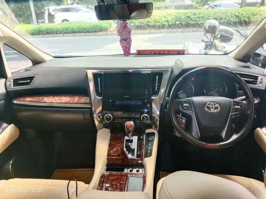 Foto Mobil Bekas Dashboard Toyota Alphard 2.5 G tahun 2021