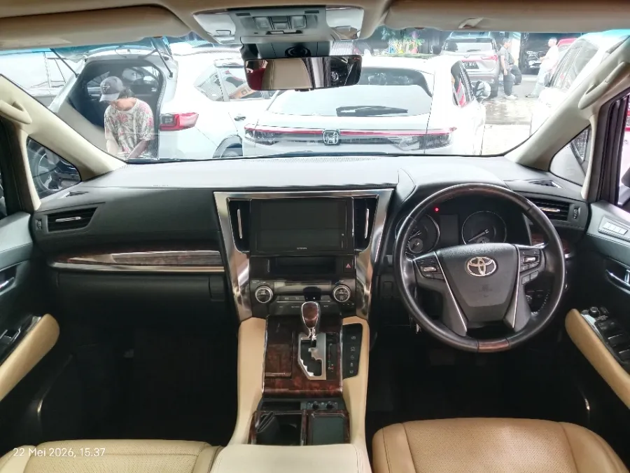 Foto Mobil Bekas Dashboard Toyota Alphard 2.5 G tahun 2021
