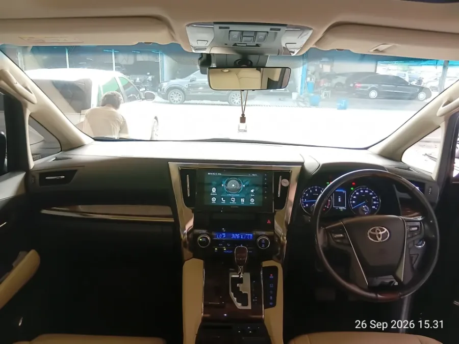 Foto Mobil Bekas Dashboard Toyota Alphard 2.5 G tahun 2021