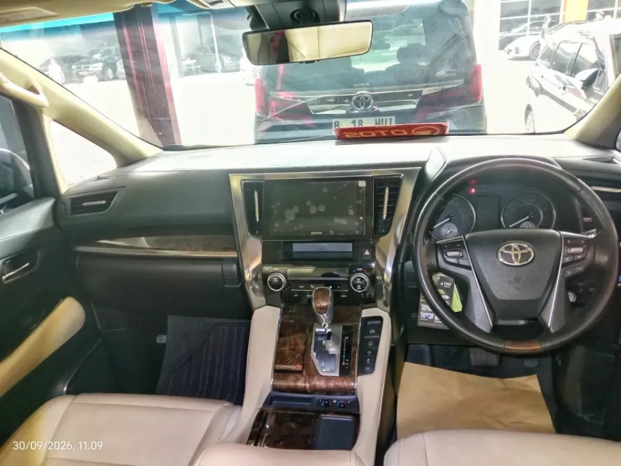 Foto Mobil Bekas Dashboard Toyota Alphard 2.5 G tahun 2021