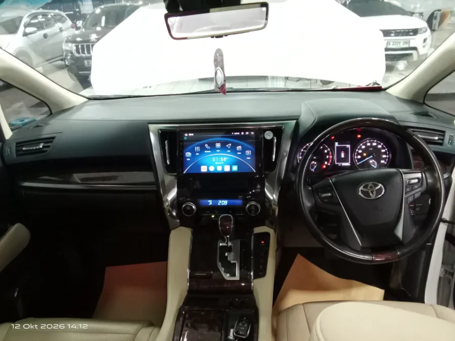 Foto Mobil Bekas Dashboard Toyota Alphard 2.5 G tahun 2021