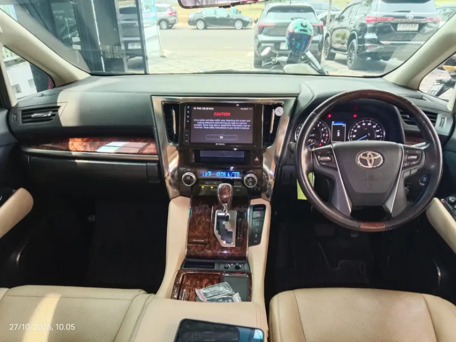 Foto Mobil Bekas Dashboard Toyota Alphard 2.5 G tahun 2021